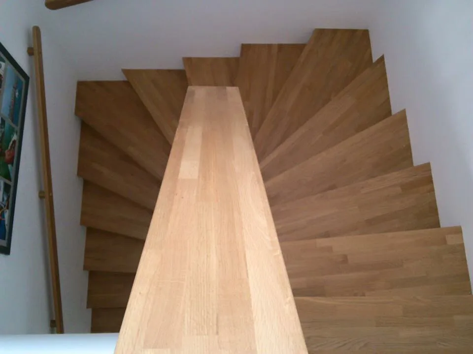 Holztreppe von oben